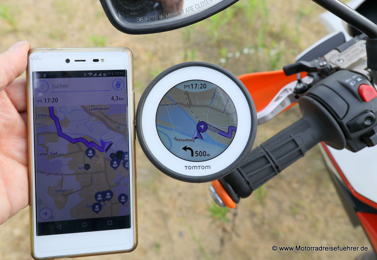 TomTom Vio Rundes Ding am Spiegel Motorradreisefuehrer.de